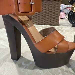 Shoe Dazzle Tan and Brown Platform Sandals